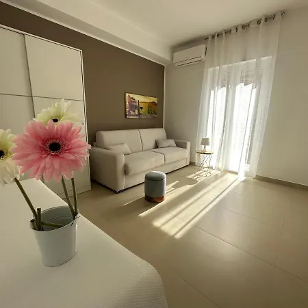 Four Naxos Giardini-Naxos