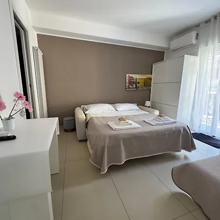 Four Naxos Bed and breakfast 3*